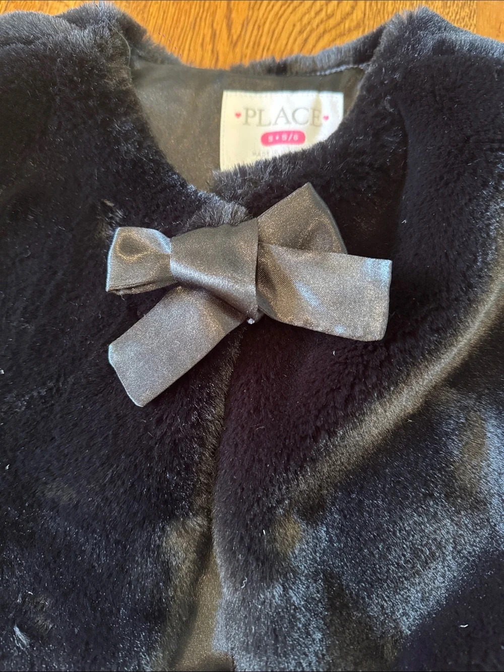 The Children's Place Black Faux Fur Bolero with Satin Bow Size Small